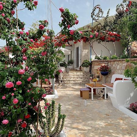 Holiday Home Ali Piqeras Bagian luar foto