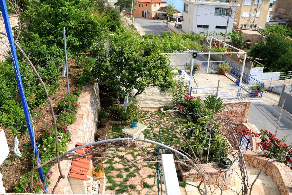 Holiday Home Ali Piqeras Bagian luar foto