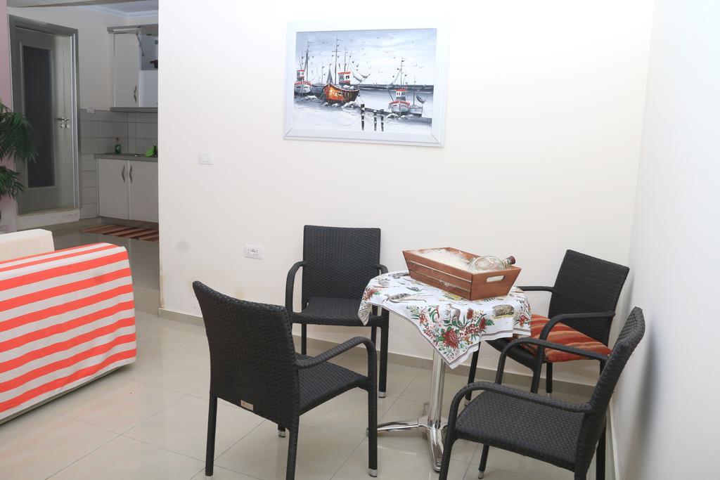 Holiday Home Ali Piqeras Bagian luar foto