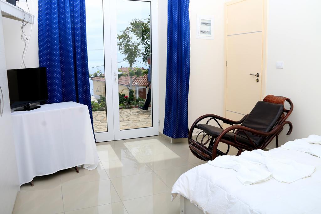Holiday Home Ali Piqeras Bagian luar foto
