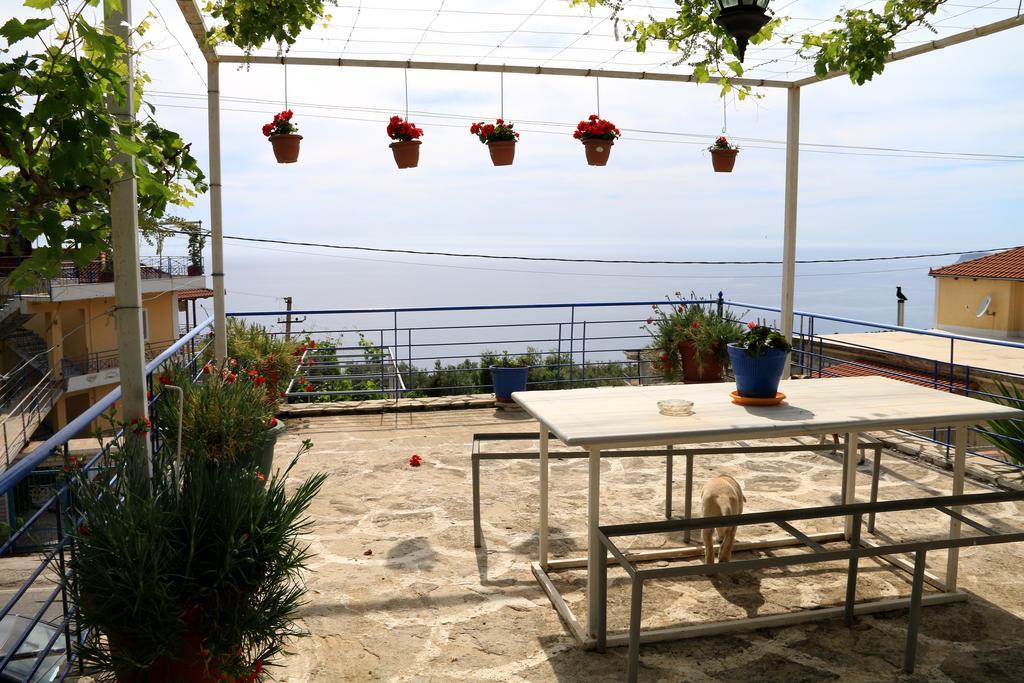 Holiday Home Ali Piqeras Bagian luar foto