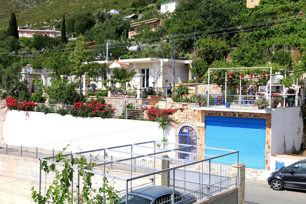 Holiday Home Ali Piqeras Bagian luar foto